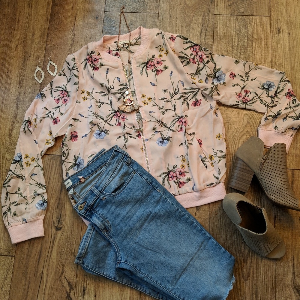 NWOT Cute Floral Bomber Jacket Size Large